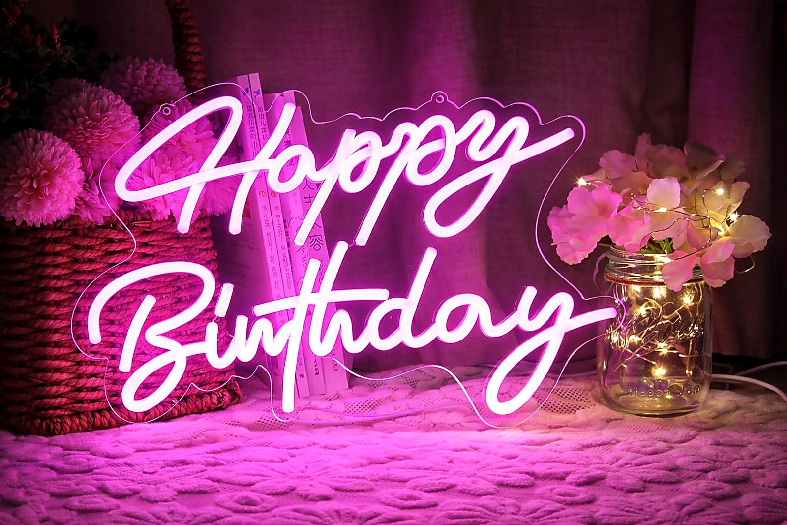 LED Neonschild an der Wand – große Wanddeko